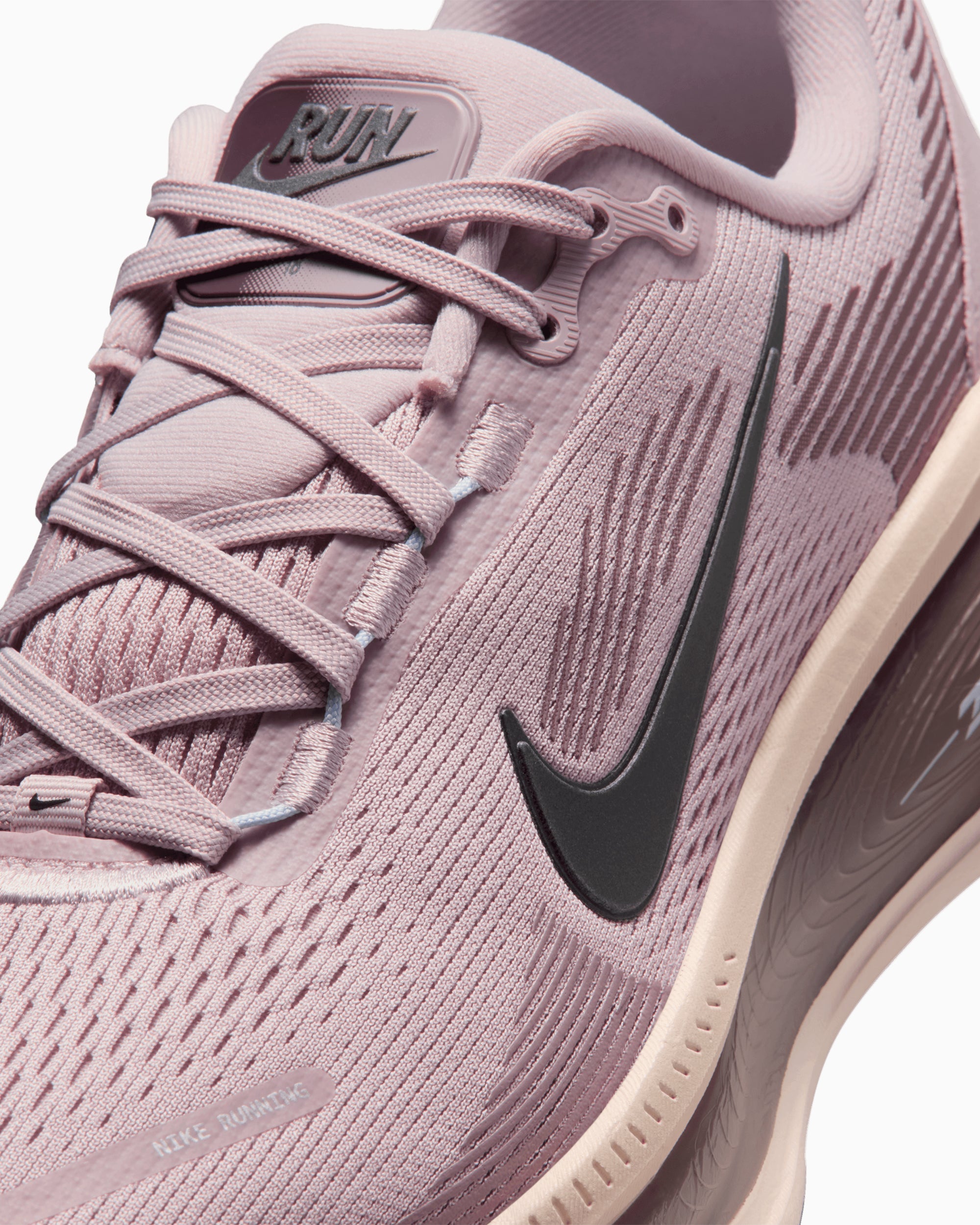 Nike Women's Vomero 18
